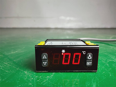 Регулируемое промышленное холодильное оборудование с двойной герметикой подушки безопасности и универсальными колесами высокой прочности 12